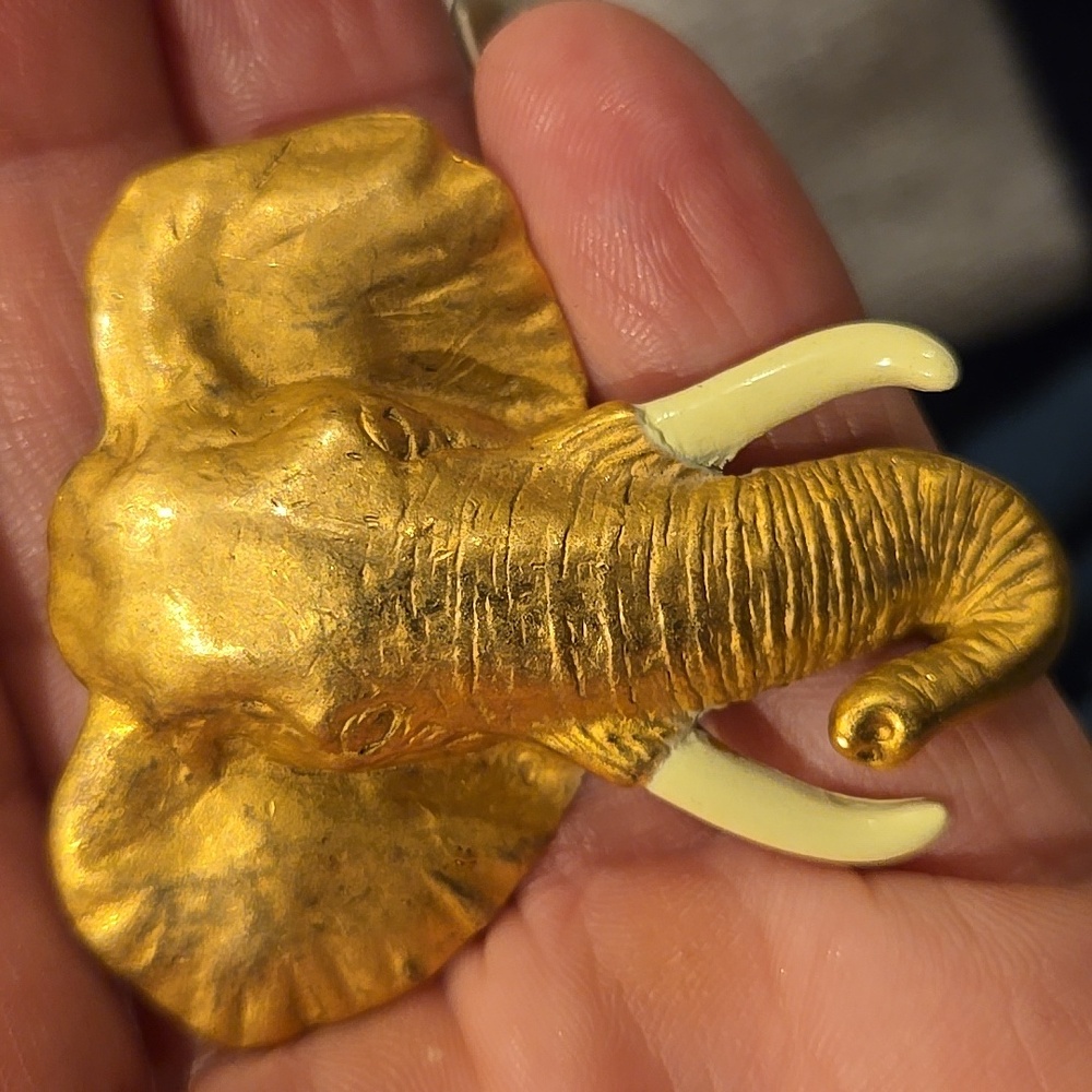 Vintage elephant brooch signed AJC